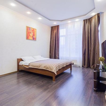 Navit Apartments With Breakfast,Near The Railway Station, The City Center, The Park Kyiv Exterior photo